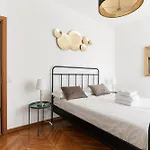 Guesthost - M1 Pasteur Apartment With Balcony