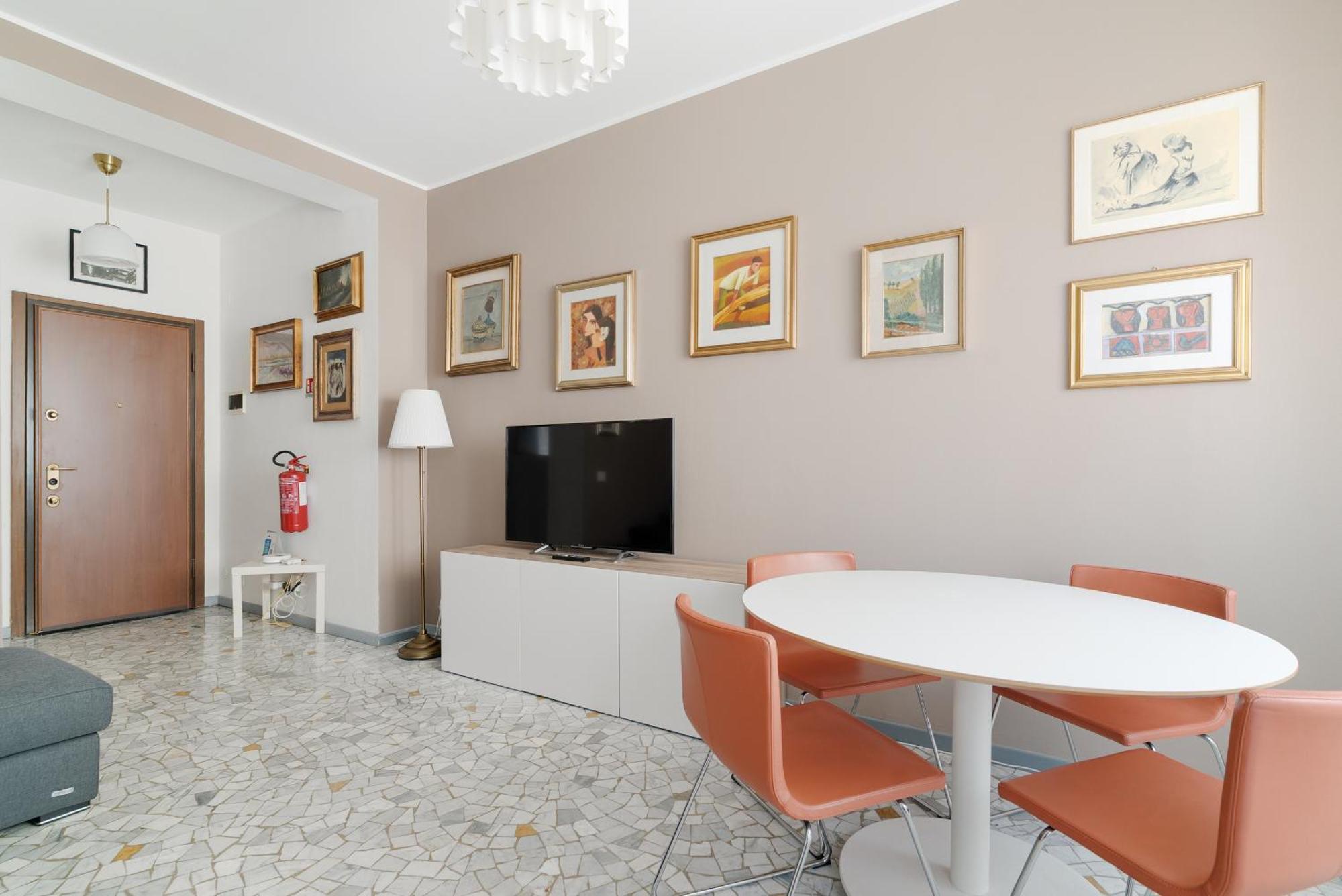 Guesthost - M1 Pasteur With Balcony Apartment