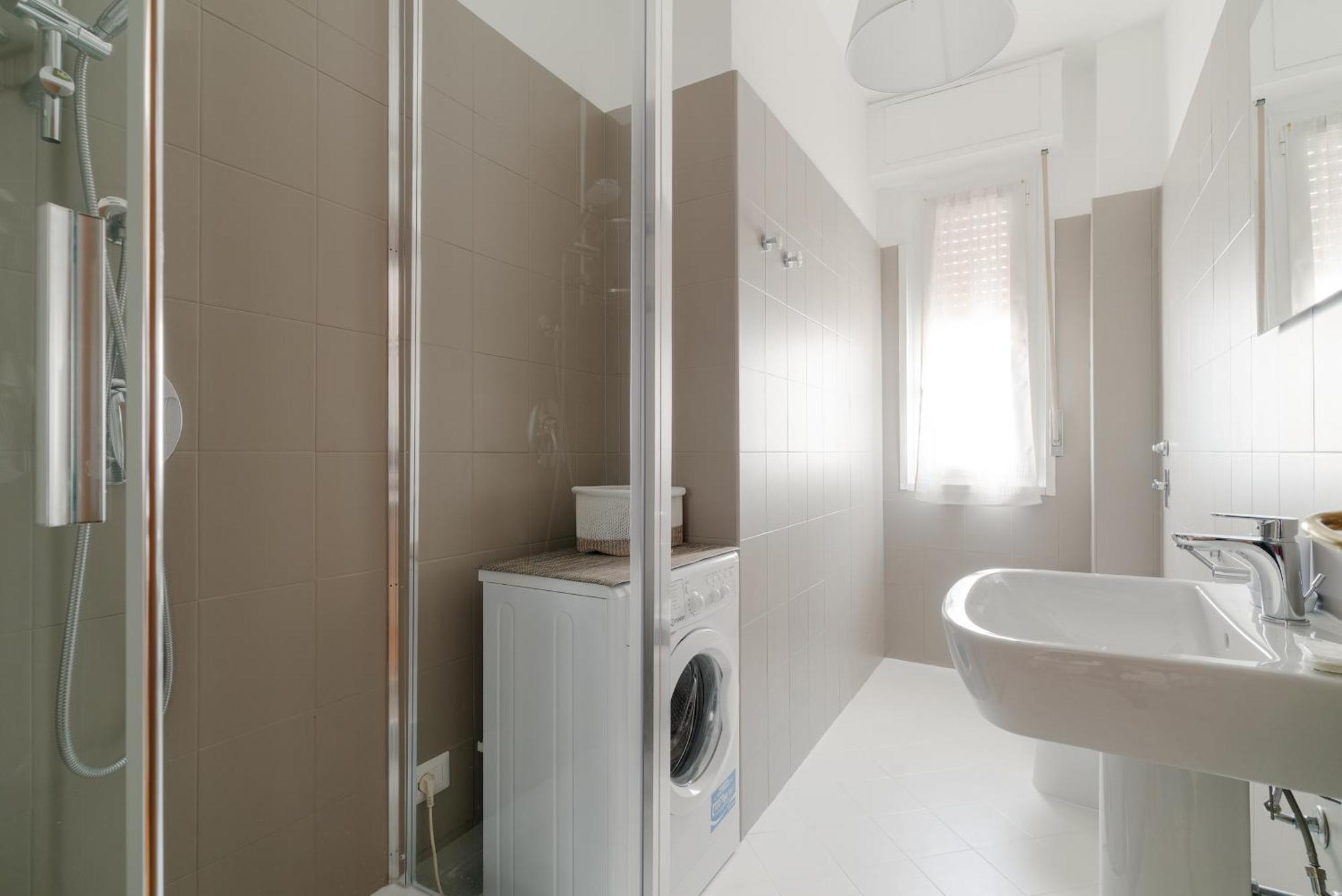 Guesthost - M1 Pasteur With Balcony Apartment *