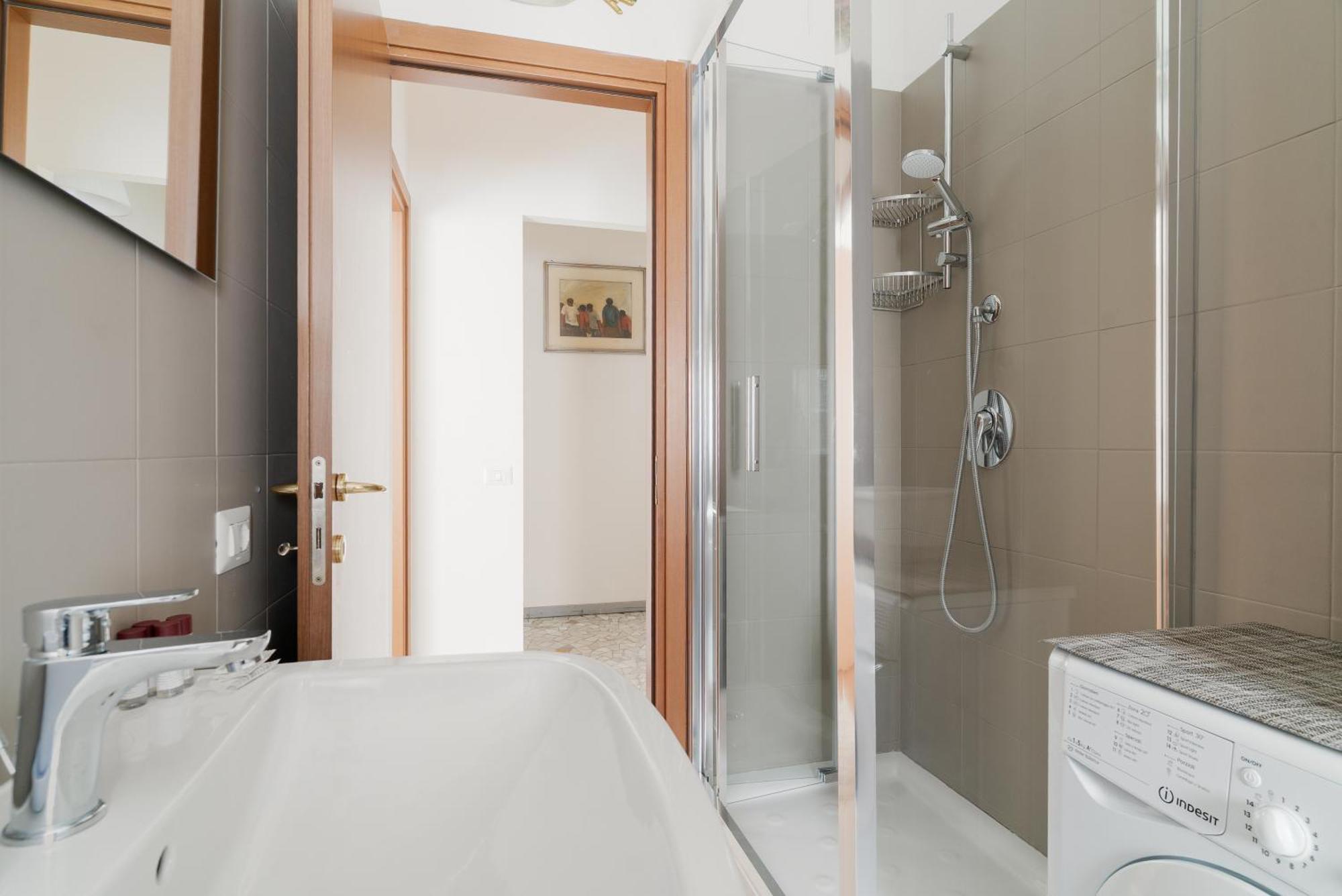 Guesthost - M1 Pasteur With Balcony Apartment *